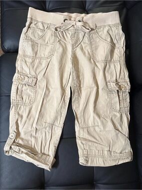 Junior Women’s Size 9 Cargo Capri Pants